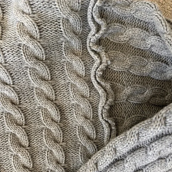 AMABLE CABLE KNIT CROP SWEATER - Picture 4 of 5